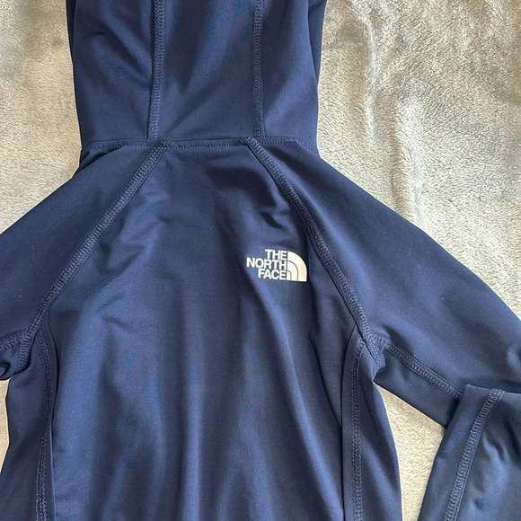 The North Face -UPF 40+ Rashguard, beach/sun protection hooded jacket. - Picture 5 of 6